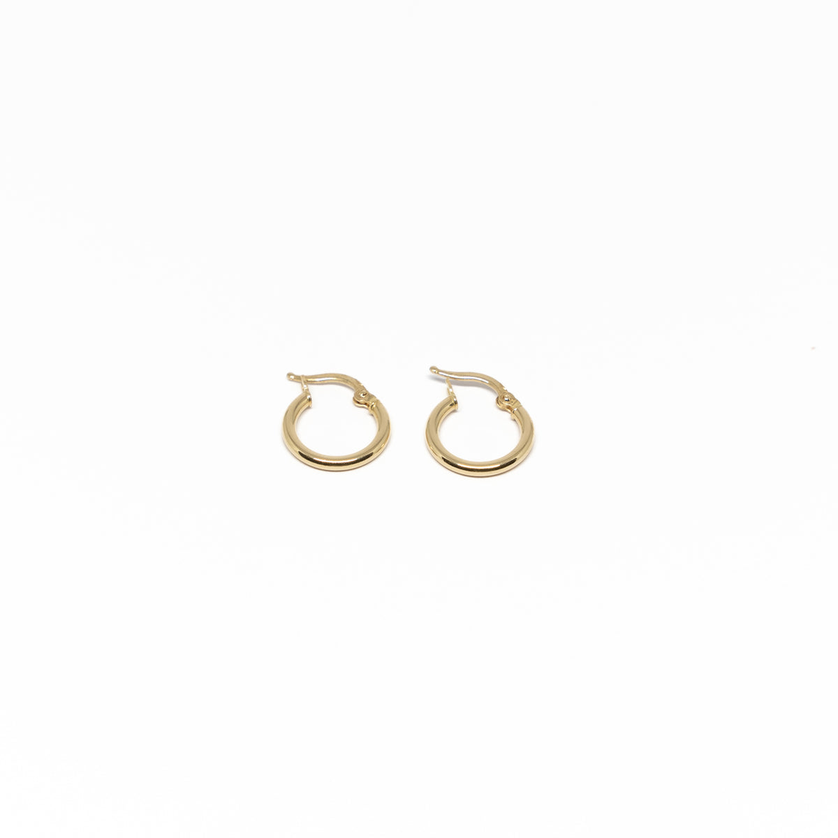 18K Gold Round Hoops